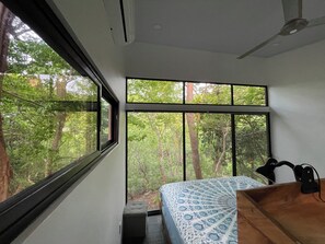 1 bedroom, desk, WiFi, bed sheets - Casa Nature View 5 min to Playa Ocotal & Snorkeling Guanacaste, Costa Rica (Ocotal)
