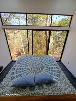 1 bedroom, desk, WiFi, bed sheets