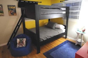 3 bedrooms, iron/ironing board, free WiFi, bed sheets
