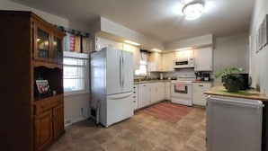 Unclassified image, 4 of 16, button - Cozy, quiet 3 bdrm home nearby local amenities (Columbus)