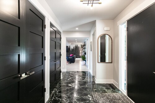 `Party on Pine` Pontoon & HotTub