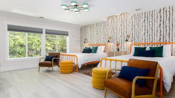 Escritorio, tabla de planchar con plancha, cuna de viaje y wifi gratis