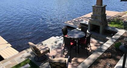 Lakefront Getaway : Mountain & Lakes views
