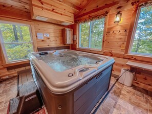 Interior - Maple Lane Cabin in Hocking Hills (Laurelville)
