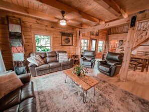TV, fireplace, DVD player, table football - Ash Ridge Lodge in Hocking Hills (Laurelville)