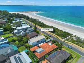 Beach nearby - Collingwood - 4BR modern beachfront holiday home (Vincentia)