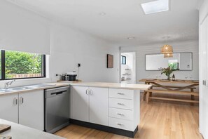 電子レンジ、オーブン、コンロ、食器洗い機