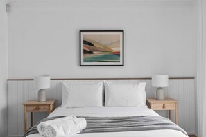 4 bedrooms, iron/ironing board, WiFi, bed sheets