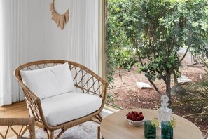 Interior - Collingwood - 4BR modern beachfront holiday home (Vincentia)