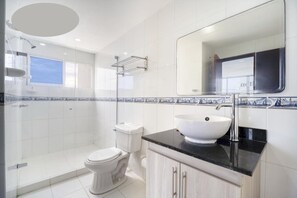 Shower, rainfall showerhead, hair dryer, heated floors - Apartamento AL1-LM Cerca al mar con Aire (Cartagena)