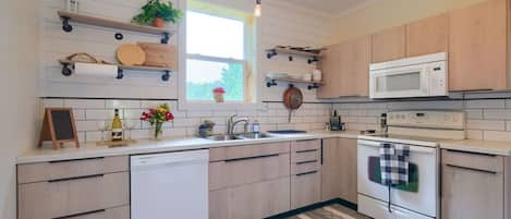 Coffee/tea maker, fridge, microwave, oven
