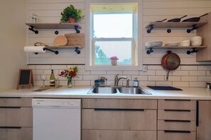 Fridge, microwave, oven, stovetop - Swaying Pines Cabin with EV Charging Station (South Bloomingville)