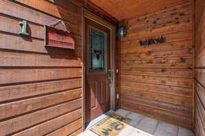Exterior detail - Fall River Hideaway • Peaceful • Near RMNP (Estes Park)