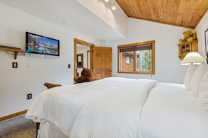 2 bedrooms, iron/ironing board, free WiFi, bed sheets - Fall River Hideaway • Fireplace • Close to RMNP (Estes Park)