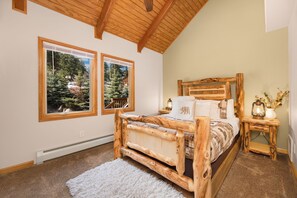 2 bedrooms, iron/ironing board, free WiFi, bed sheets - Riverfront Fall River Retreat • Fireplace • Close to RMNP (Estes Park)