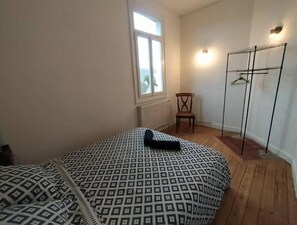 4 bedrooms, WiFi, bed sheets