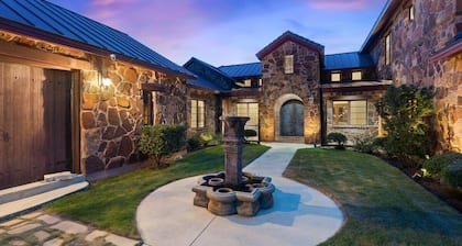 Luxe Tuscan Villa on 1 Acre with Pool & Pickleball, Sleeps 18, 9 mins to DT