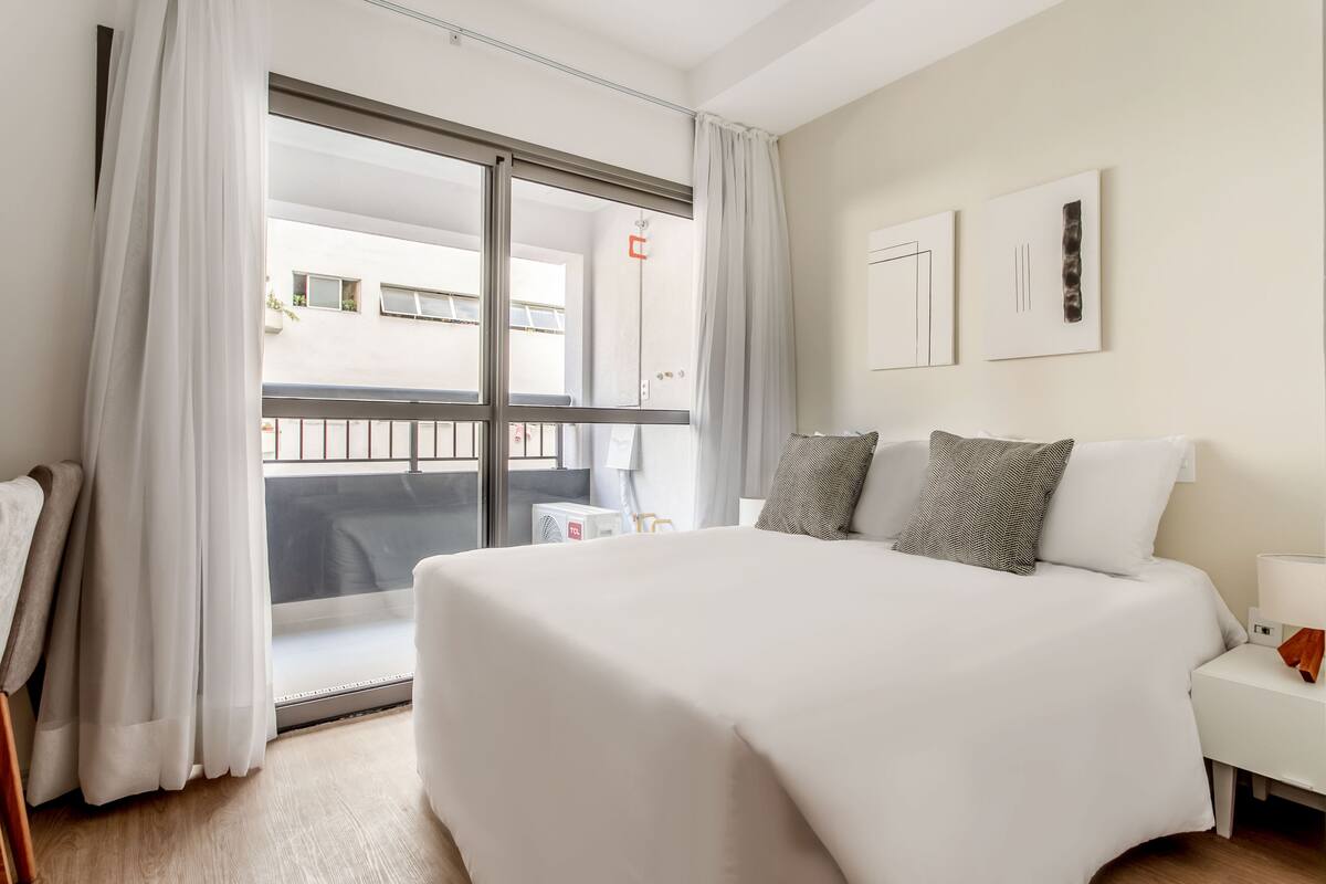 Basic Studio | Premium bedding, individually decorated, individually furnished, desk