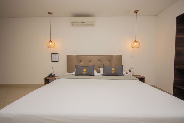 1 bedroom, WiFi, bed sheets - Modern room for 2 people in Bello (Bello)