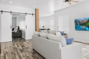 Smart TV, video games