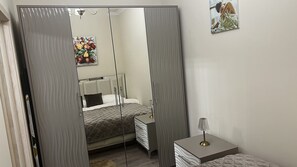 1 dormitori, habitacions insonoritzades, wifi gratuïta i roba de llit