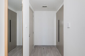 1 ห้องนอน, เครื่องนอนระดับพรีเมียม, ห้องเก็บเสียง, เตารีด/โต๊ะรีดผ้า
