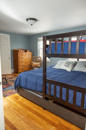 3 Schlafzimmer, Schreibtisch, Bügeleisen/Bügelbrett, WLAN