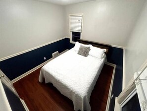 3 bedrooms, desk, iron/ironing board, free WiFi