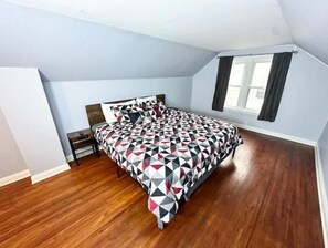 3 habitaciones, escritorio, tabla de planchar con plancha y wifi gratis 