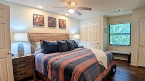 3 bedrooms, iron/ironing board, travel cot, free WiFi - Lakeview Luxury~Pointe Royale Resort~Pools~HotTub (Branson)