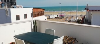 Terzo Piano, con Ascensore. Arredato e Attrezzato Bus, Navette A/R Areopo