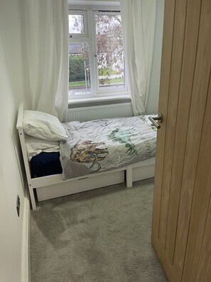 3 quartos, ferros/tábuas de passar roupa, Wi-Fi, roupa de cama