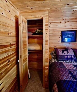 1 bedroom, bed sheets - Tiny House Cabin -Presque Isle Campground #30 (Presque Isle)