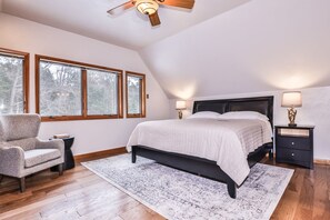 8 bedrooms, WiFi, bed sheets