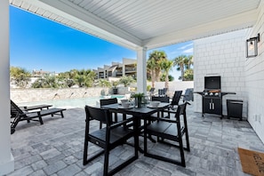 Outdoor dining - The Twin Palms at Vilano Beach,  Private Pool - Steps From Beach - Minutes from everything (Vilano Beach)
