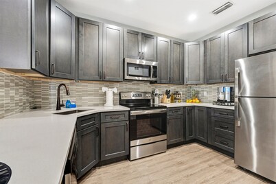 Spectacular 6-BR Duplex for 20, 4 Baths, Unmatched Comfort & Style!