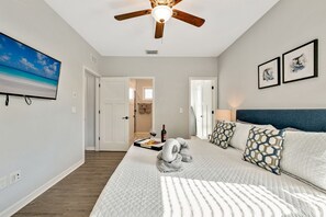 6 slaapkamers, een bureau, een strijkplank/strijkijzer, gratis wifi