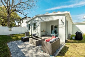 Terrace/patio - Chic Retreat-Stunning Design Cozy Fire Pit Escape! (Tampa)
