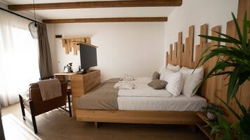 Family Suite | 2 bedrooms, minibar, laptop workspace, soundproofing