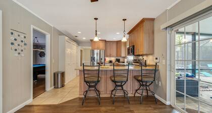 Exquisite Retreat with Heated Pool for 14 Guests, Pool Table Paradise!