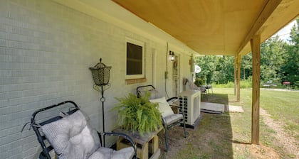 9 Mi to Water Park: Silver Creek Gem w/ Fireplace!