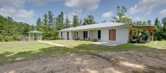 9 Mi to Water Park: Silver Creek Gem w/ Fireplace!