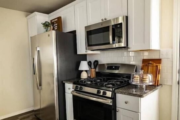 Frigorifero, microonde, forno, piano cottura