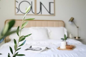 3 bedrooms, WiFi - 12th South ~ The Gulch Townhouse with Rooftop (Nashville)