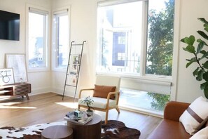 Smart TV - 12th South ~ The Gulch Townhouse with Rooftop (Nashville)