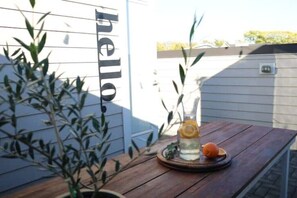 Outdoor dining - 12th South ~ The Gulch Townhouse with Rooftop (Nashville)