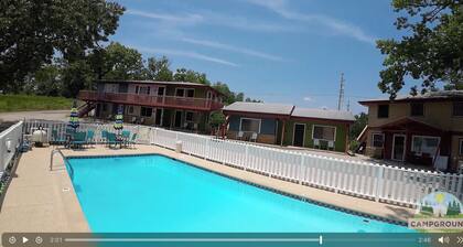 First floor Queen Pool View