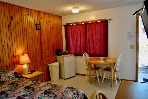 1 bedroom, desk, free WiFi, bed sheets