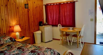 Pool View Queen Bed.