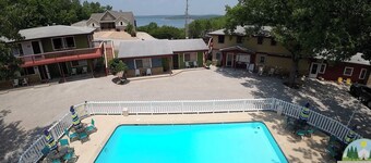 Pool View Queen Bed.